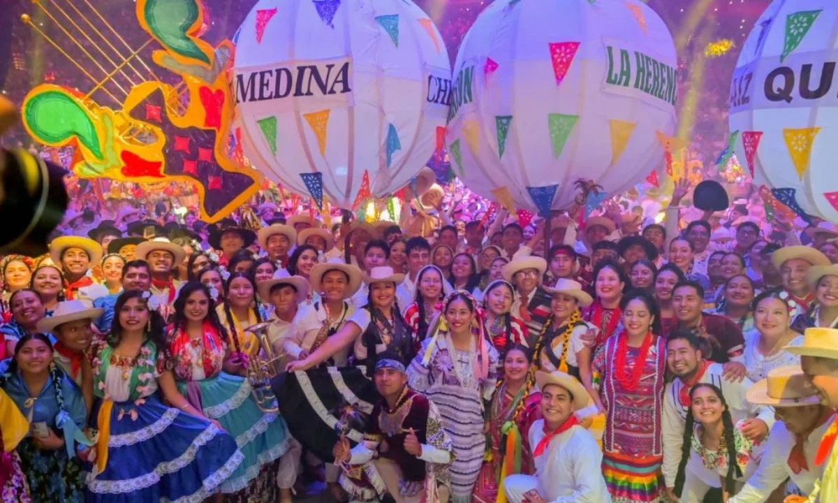 Concluye la Guelaguetza con un espectáculo piromusical en el Cerro del Fortín