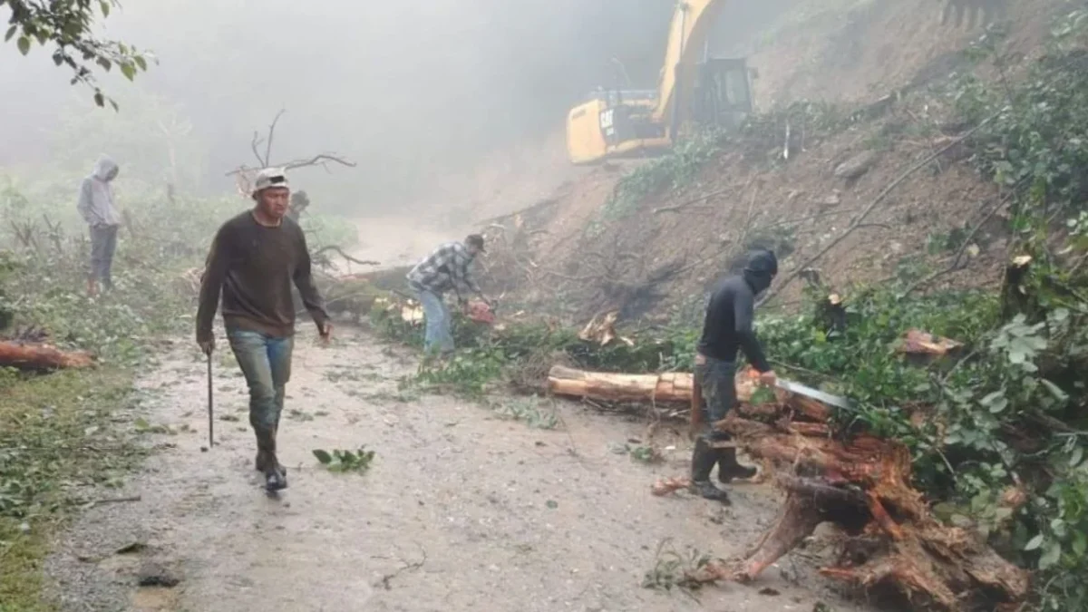 Familias optan por quedarse en zonas de riesgo en Hidalgo