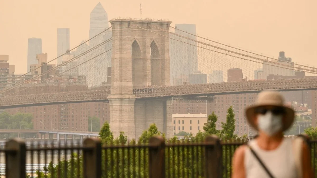 Humo de incendios en Canadá cubre Nueva York y degrada la calidad del aire