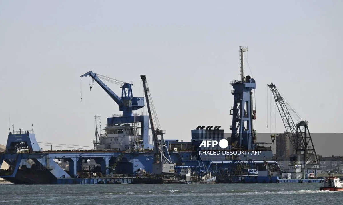Maersk reinicia paso por el canal de Suez