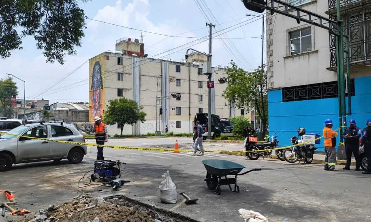 Policía auxiliar de la Cuauhtémoc atiende fuga de gas en colonia Guerrero