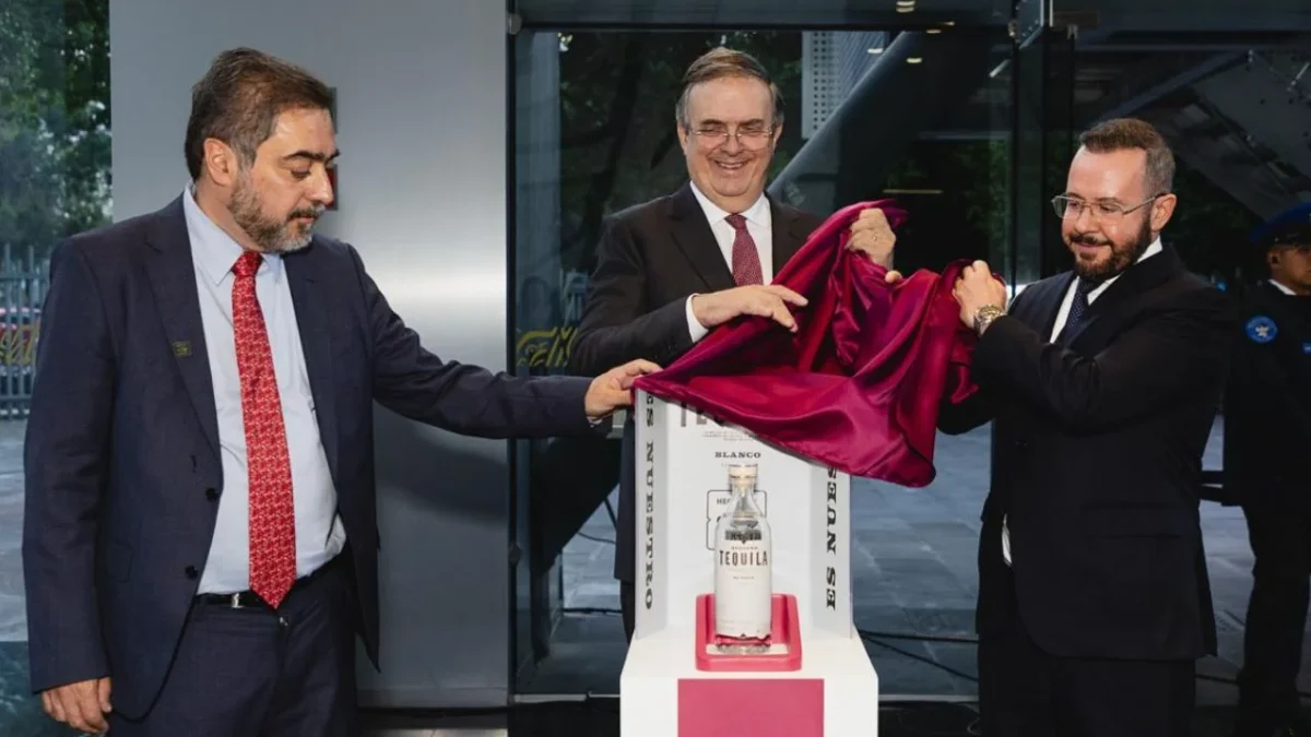 Presentan botella 'Hecho en México' en el marco del Día Nacional del Tequila