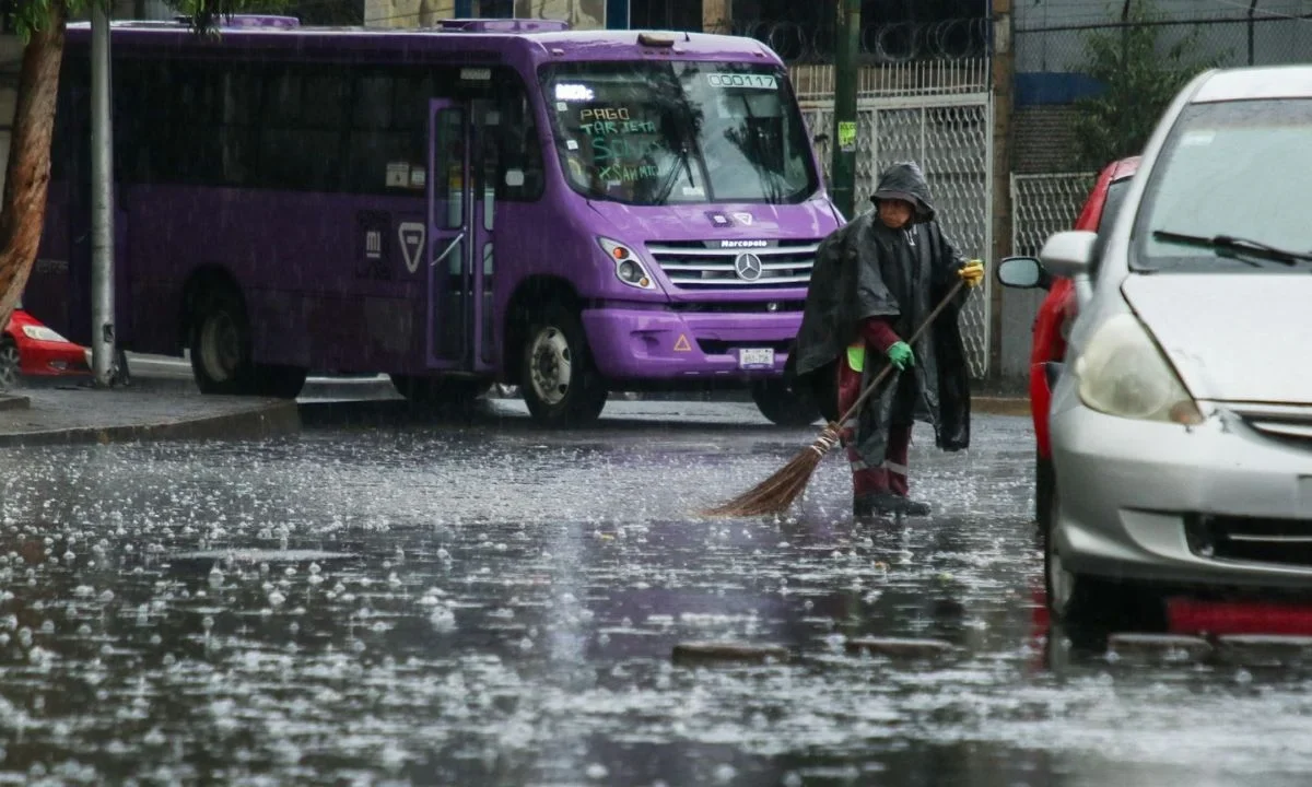 Durante la noche de este jueves se prevé que continúen lluvias ligeras en el sur de CDMX y algunas rachas fuertes de vientos.