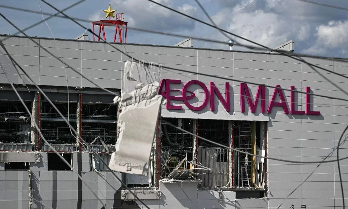 Uno de los puntos más afectados tras el terremoto en Japón es el centro comercial Aeon Mall de Kashima, donde decenas de personas se encontraban al momento del sismo