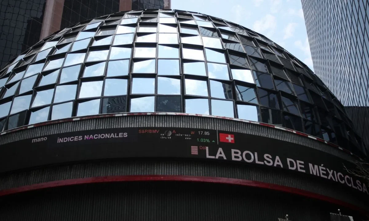 La Bolsa Mexicana de Valores cerró el primer semestre de 2026 canalizando 355 mil 243 mdp en financiamiento para empresas e instituciones.
