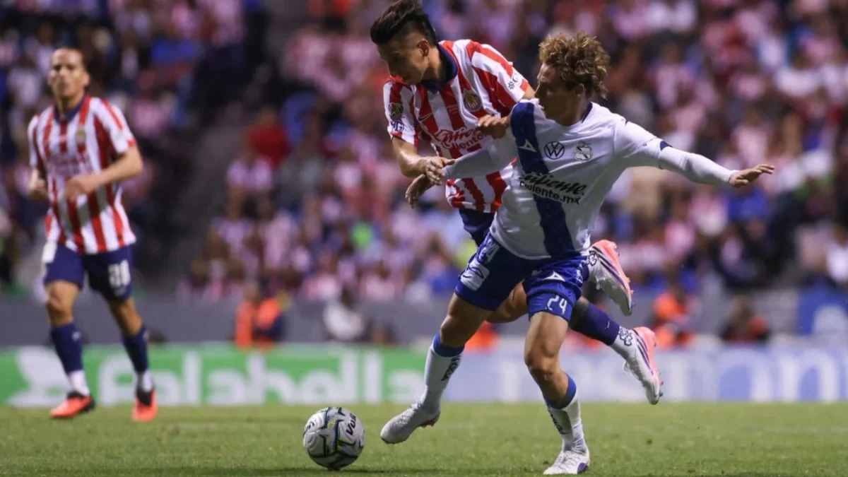 Roberto Alvarado rescató el empate para Chivas con un golazo en el partido de jornada 3 contra Puebla en el Estadio Cuauhtémoc.