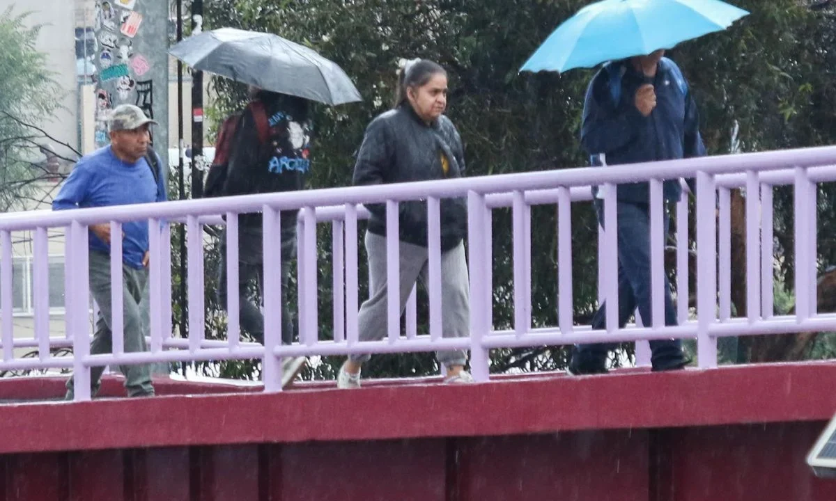 Clima hoy: El monzón mexicano y la onda tropical 19 favorecerán lluvias intensas en Sinaloa y Durango, así como precipitaciones muy fuertes en Sonora, Chihuahua, Jalisco y Nayarit, acompañadas de descargas eléctricas.