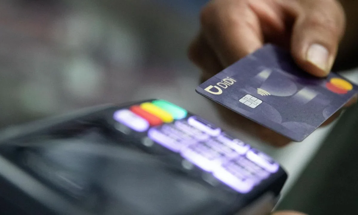 El crecimiento del crédito al consumo comienza a generar mayores focos de riesgo para los bancos en México, advirtió Moody’s Ratings.