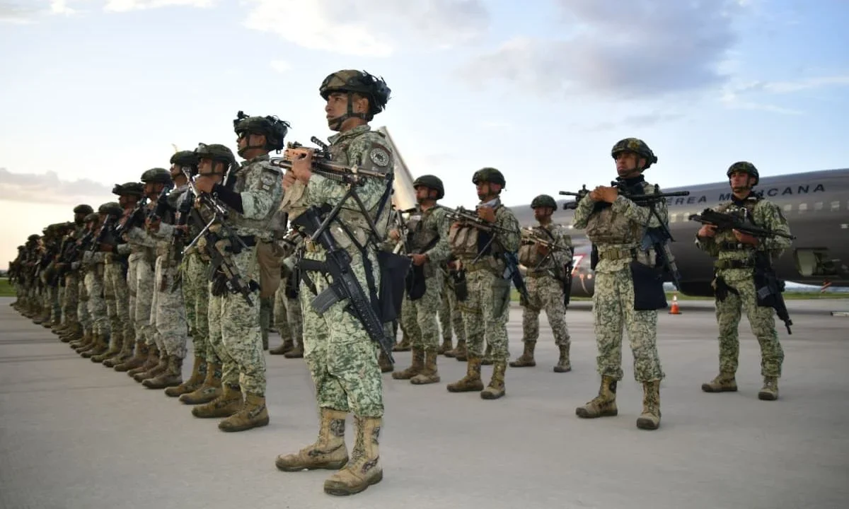 100 integrantes del Cuerpo de Fuerzas Especiales del Ejército Mexicano partieron de la Base Aérea Militar de Santa Lucía a Zacatecas.