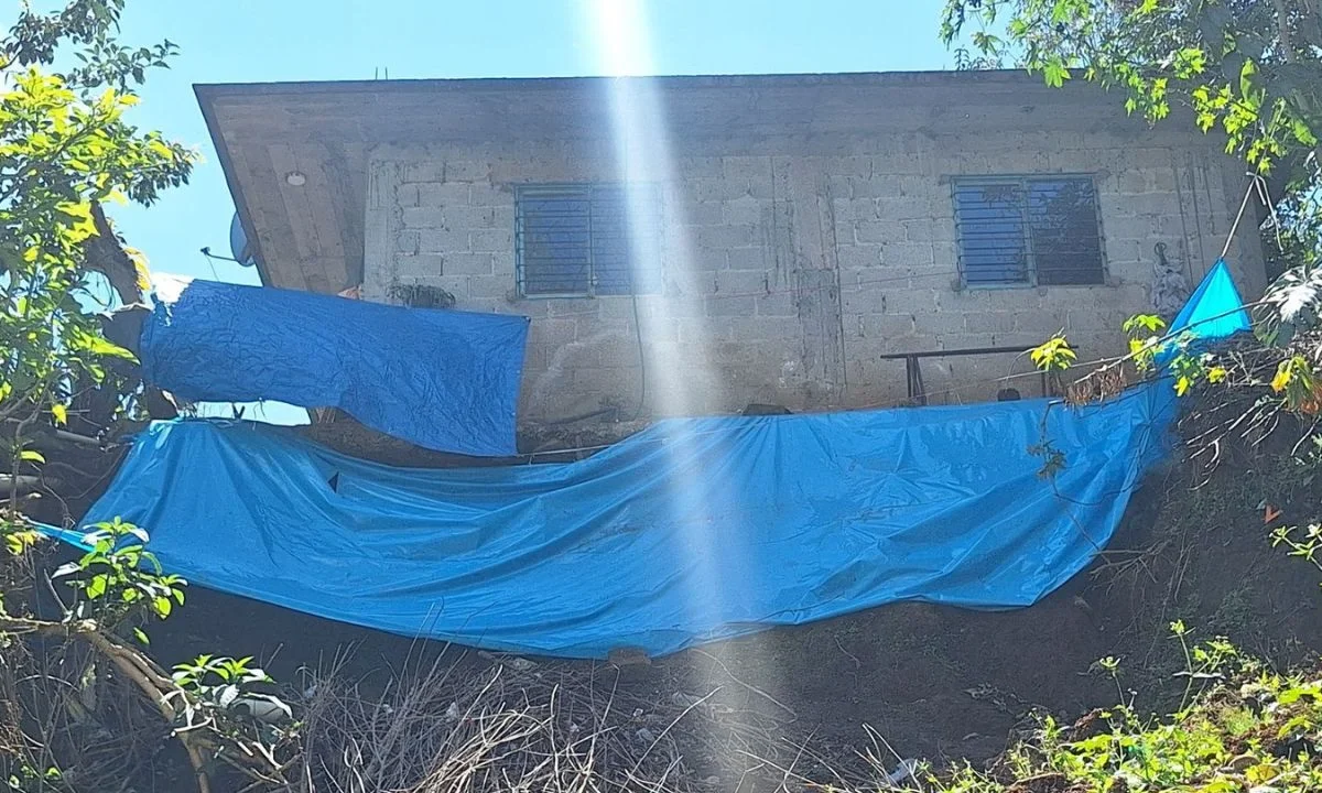 Vecinos de Huauchinango acusan presuntas irregularidades en viviendas construidas en zonas de riesgo y dentro de polígono protegido.