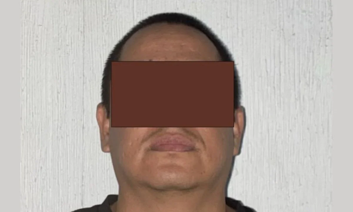 Elementos de seguridad federales y estatales ejecutaron una orden de aprehensión en Zapopan contra Levy N. por el homicidio de dos personas.