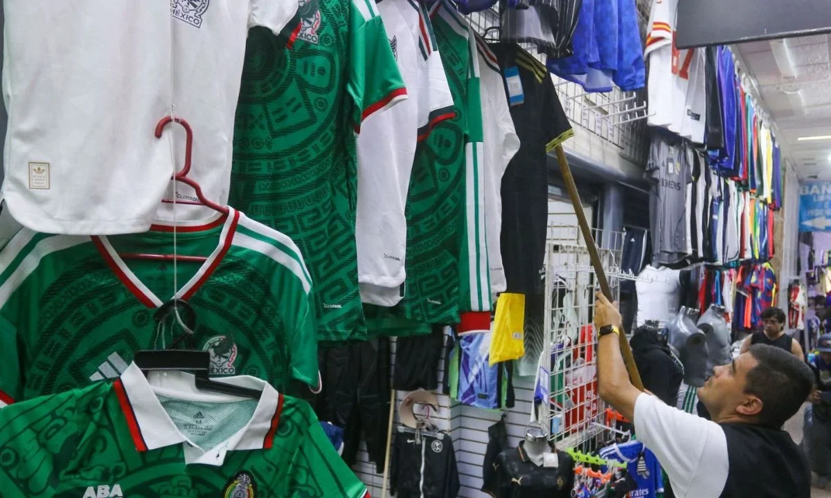 El IMPI aseguró 200 mil 450 productos apócrifos relacionados con el Mundial 2026, con un valor estimado superior a 32.5 millones de pesos.