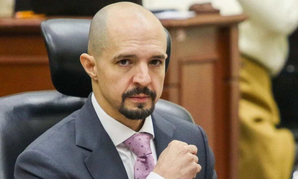 El consejero del INE Arturo Castillo propuso regular gastos y apariciones de aspirantes previo al actual proceso interno de Morena.