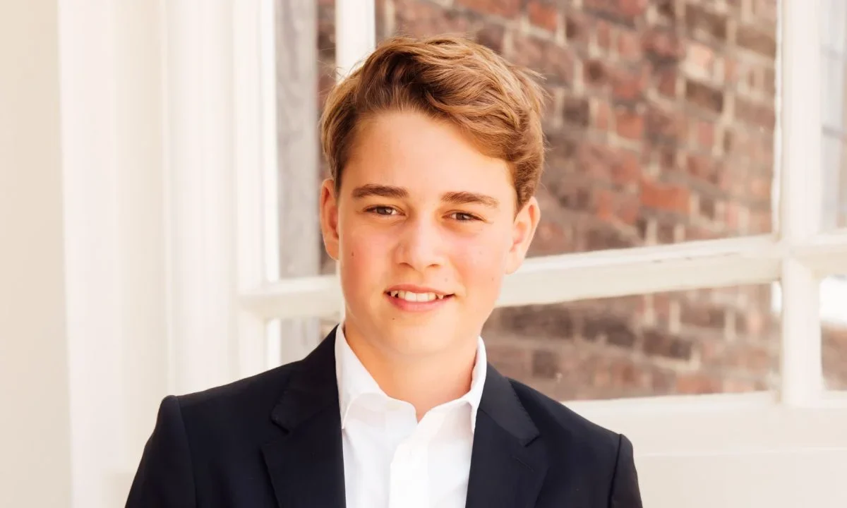 El príncipe George, mayor de los tres hijos de Kate y William y nieto del rey Carlos III, cumplió 13 años.