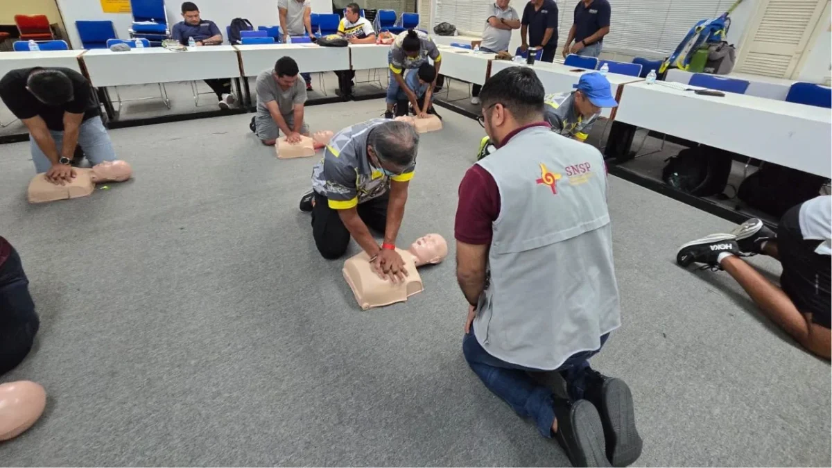 Adiestraron a entrenadores deportivos de la UNACAR de Campeche en primeros auxilios e impulsan habitos de seguridad.