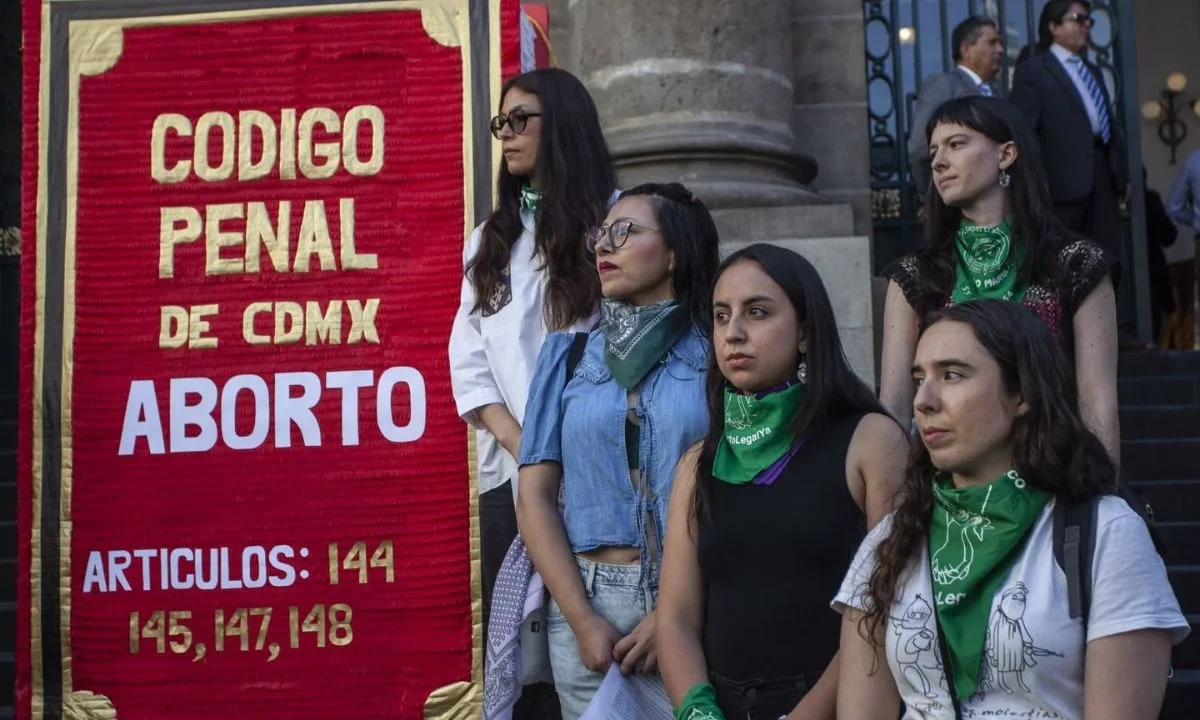 Xóchitl Bravo, diputada de Morena CDMX, aseguró que es momento de abrir nuevamente la discusión sobre la despenalización total el aborto.
