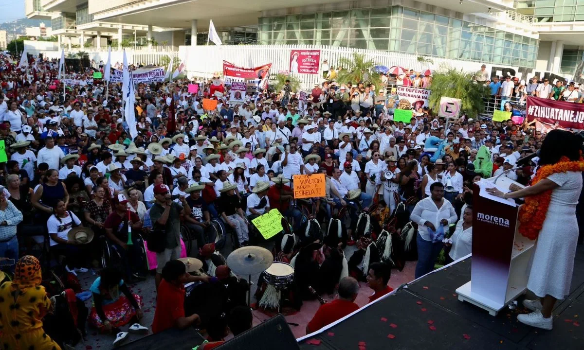 En el encuentro en Acapulco, los miles de asistentes a la asamblea de Esthela Damián cerraron filas en torno al proyecto de Claudia Sheinbaum.