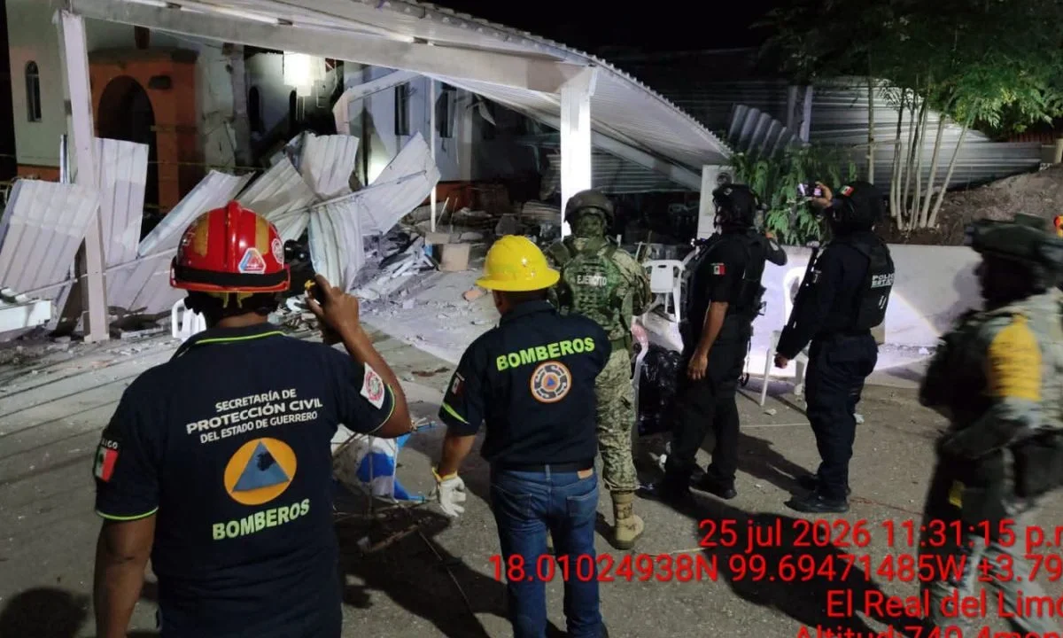 Al menos 3 muertos y múltiples heridos dejó la explosión de pirotecnia en una fiesta religiosa en Cocula, Guerrero.