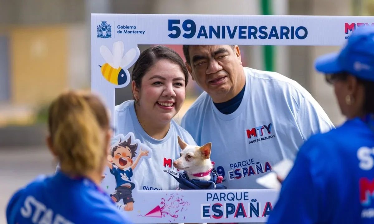 El Gobierno de Monterrey celebró el 59 aniversario del Parque España con pastel, rifas, espectáculos infantiles, música y hasta lucha libre.