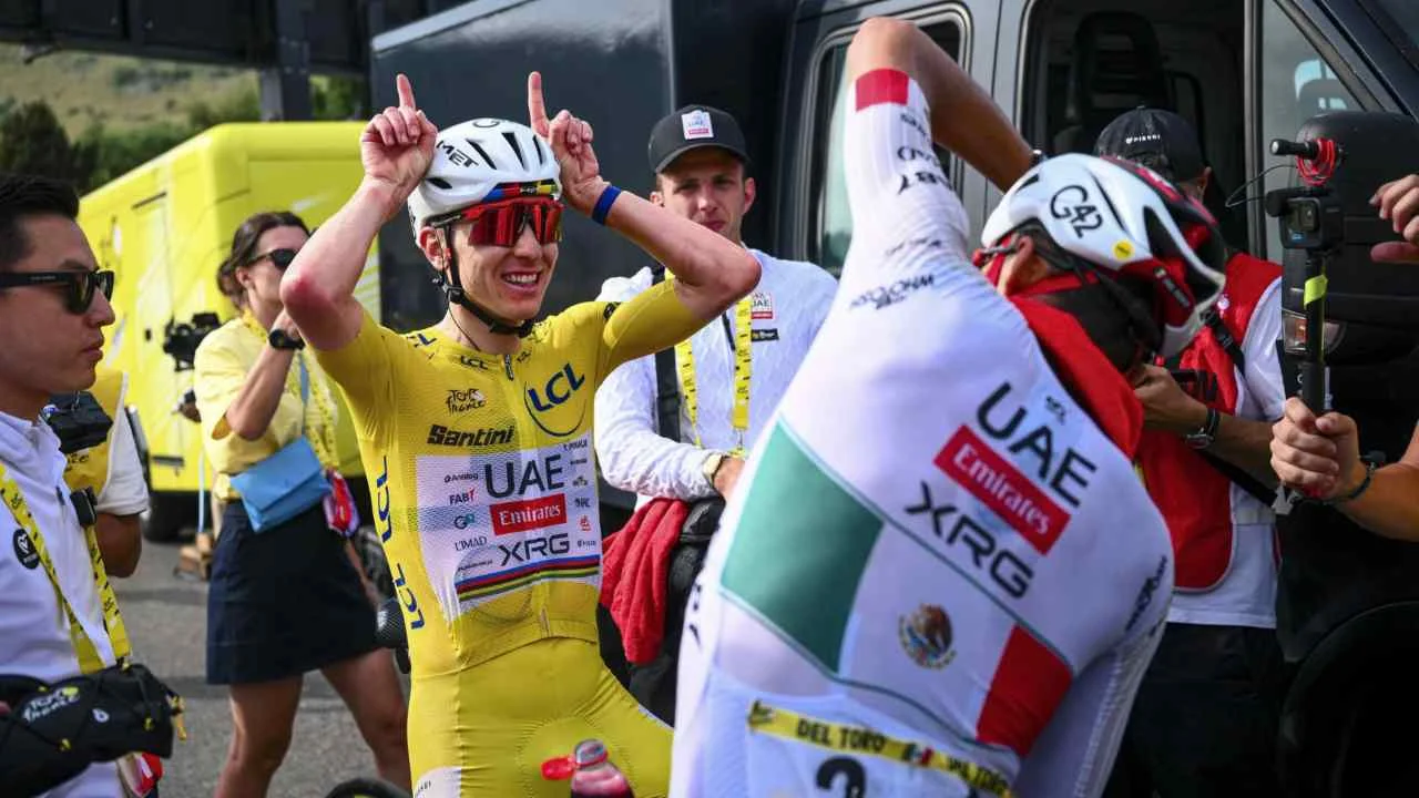 Isaac del Toro va por el podio en el Tour de Francia