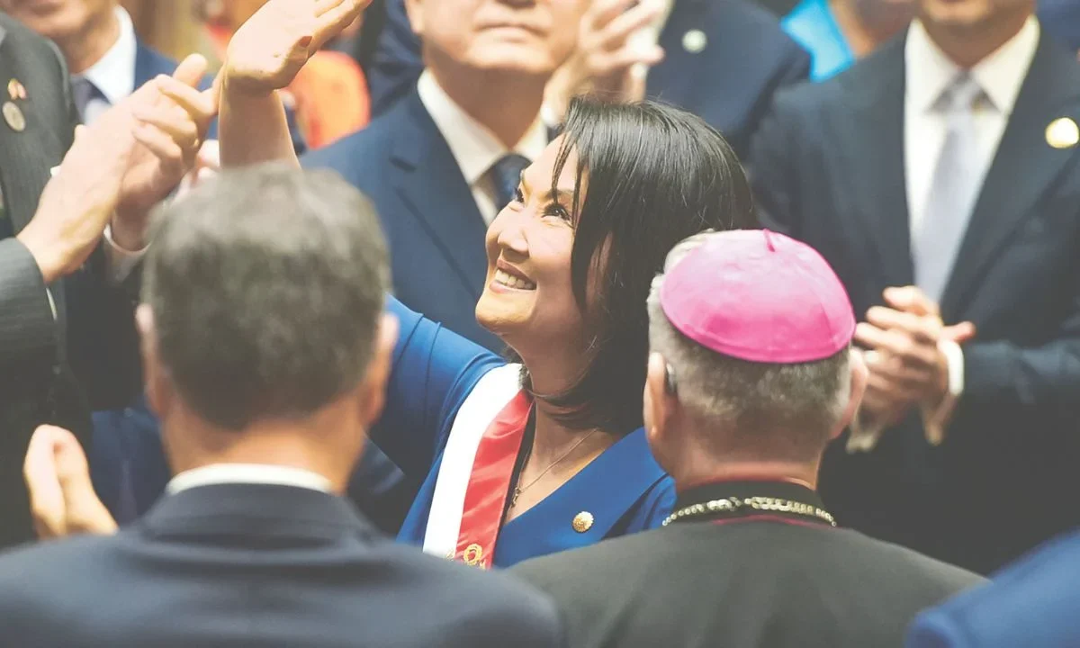 Desde Lima, Keiko Fujimori juró como presidenta de Perú con la promesa de sacar a los militares a combatir el crimen.