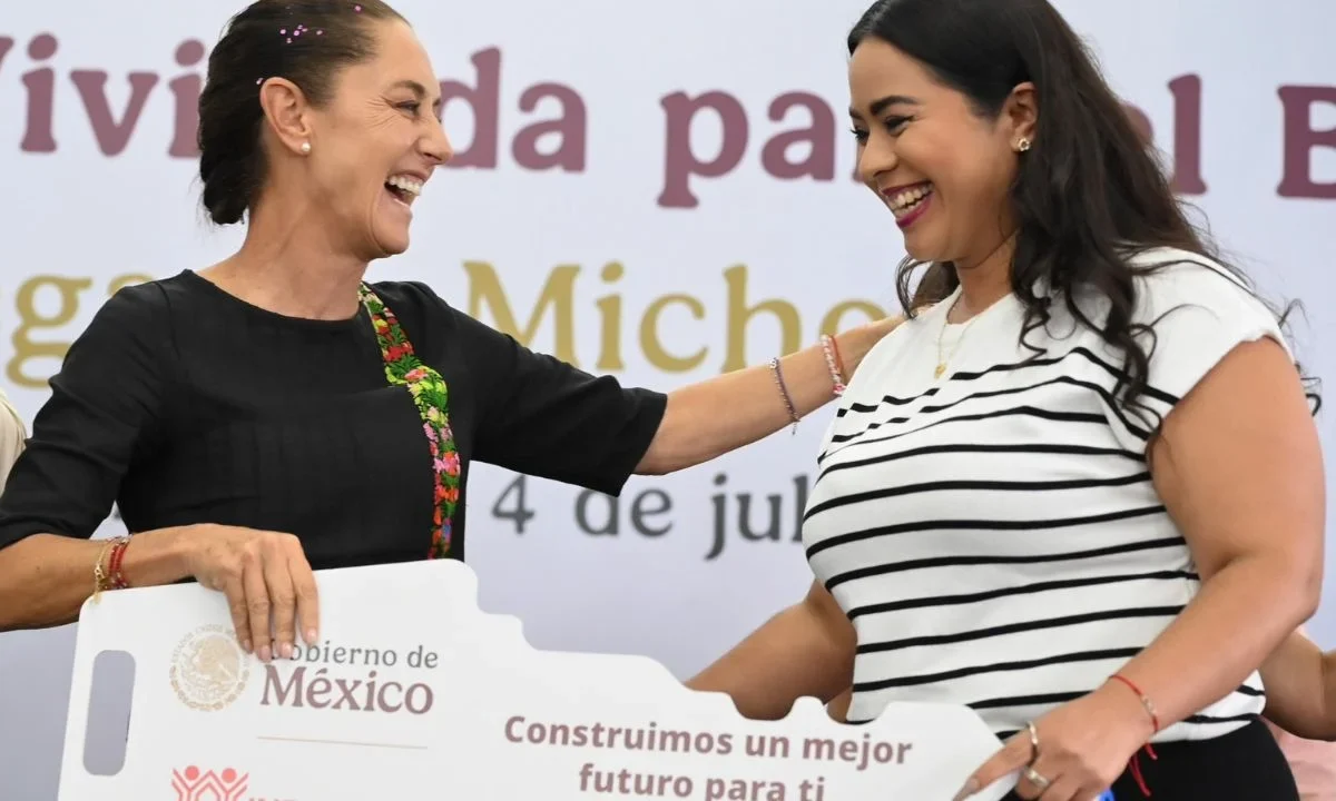 Claudia Sheinbaum encabezó la entrega de 32 Viviendas para el Bienestar en Morelia, Michoacán, que forman parte de la meta de 1.8 millones.
