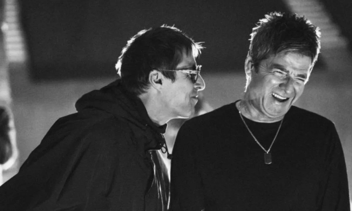La histórica reunión de Liam y Noel Gallagher llegará a los cines mexicanos con el documental Don't Look Back in Anger, antes de su estreno en Disney+