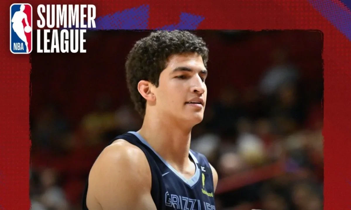 Karim López tuvo sus primeros minutos con los Grizzlies de Memphis, cuando al minuto 3:08 pisó la duela por primera vez con ese uniforme.
