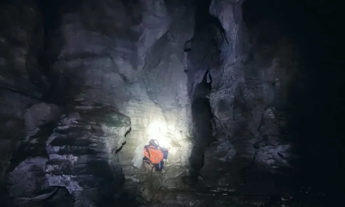 Labores de búsqueda en la Gruta Chichicazapan, dejaron un saldo preliminar de una persona muerta, 3 desaparecidos y 3 salieron con vida.