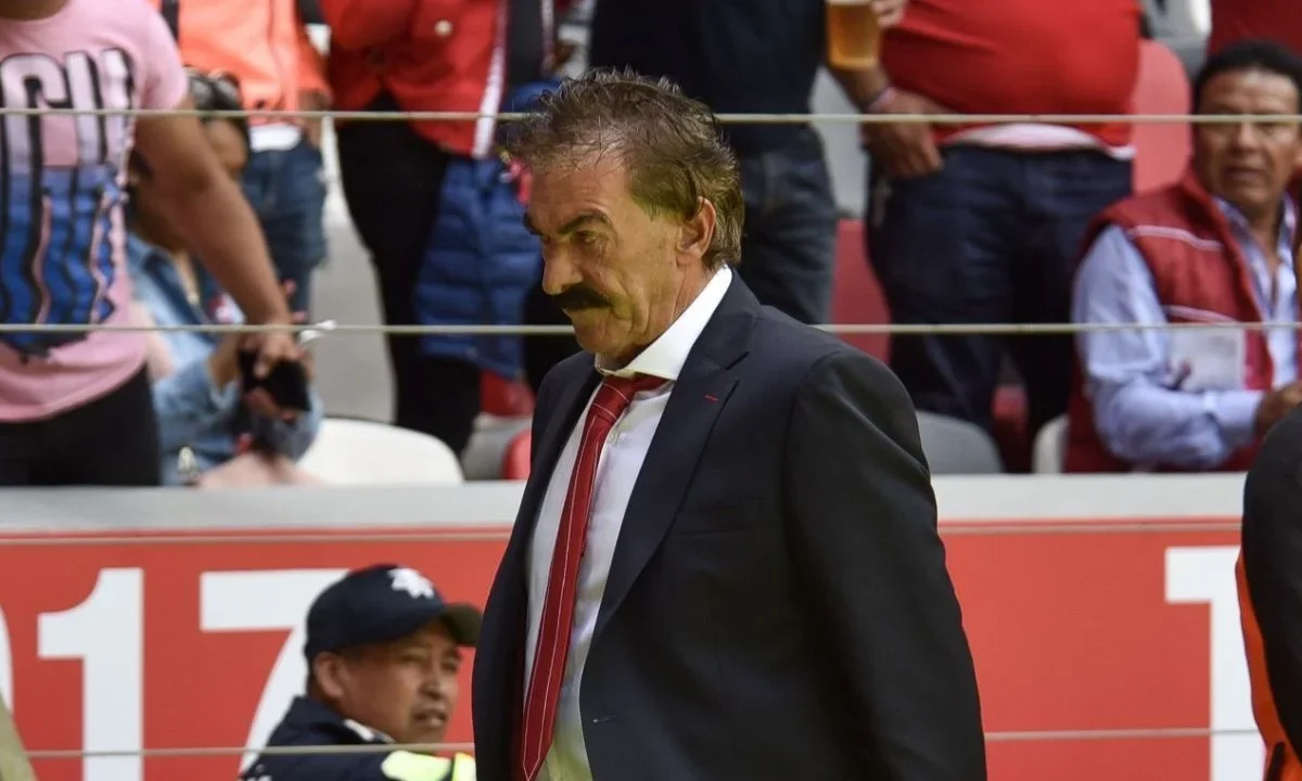 Ricardo Antonio La Volpe generó polémica por su comentario y las redes sociales lo criticaron, sale a aclarar todo y se disculpa.