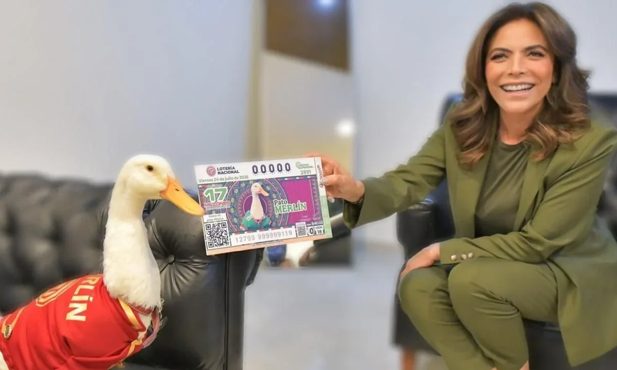 La fama del Pato Merlín no se detiene y ahora su imagen quedó plasmada en el billete conmemorativo del Sorteo Superior de la Lotería Nacional.