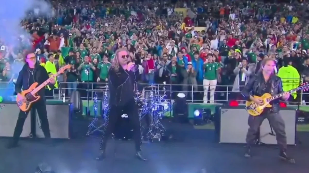 El grupo Maná amenizó el medio tiempo del México vs Inglaterra con la interpretación de una canción de regional que nadie vio venir.
