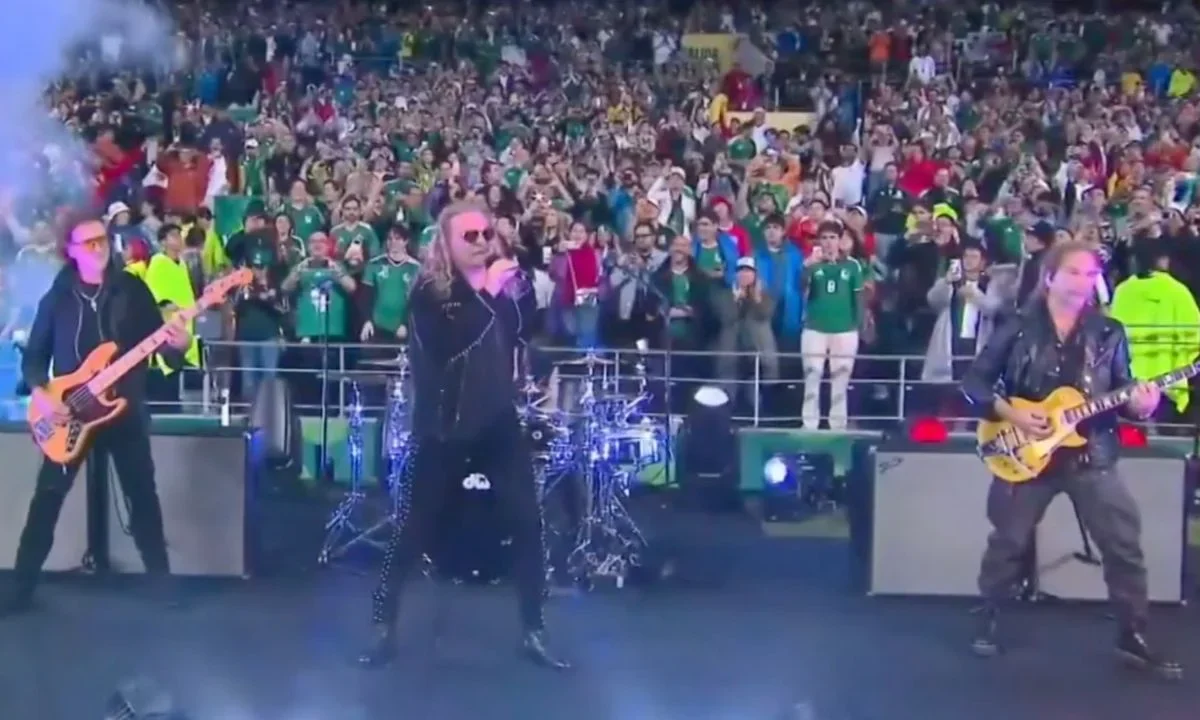 El grupo Maná amenizó el medio tiempo del México vs Inglaterra con la interpretación de una canción de regional que nadie vio venir.