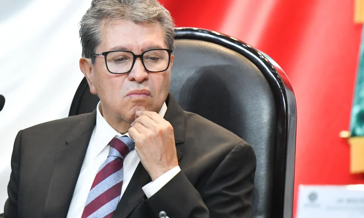 Ricardo Monreal dejó claro, mientras esté de coordinador de la bancada morenista no pasará una iniciativa de esa índole , como la expuesta por Batres
