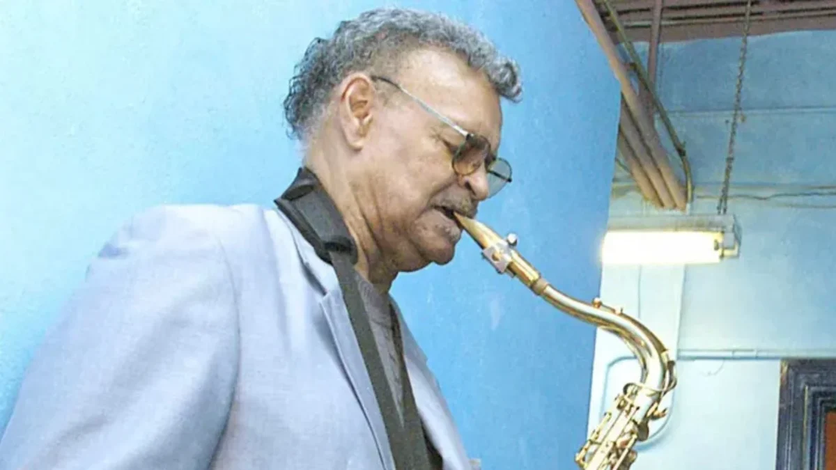 El músico de jazz Plas Johnson, intérprete del famoso solo de saxofón del tema de 'La Pantera Rosa' y ganador del Grammy, murió.