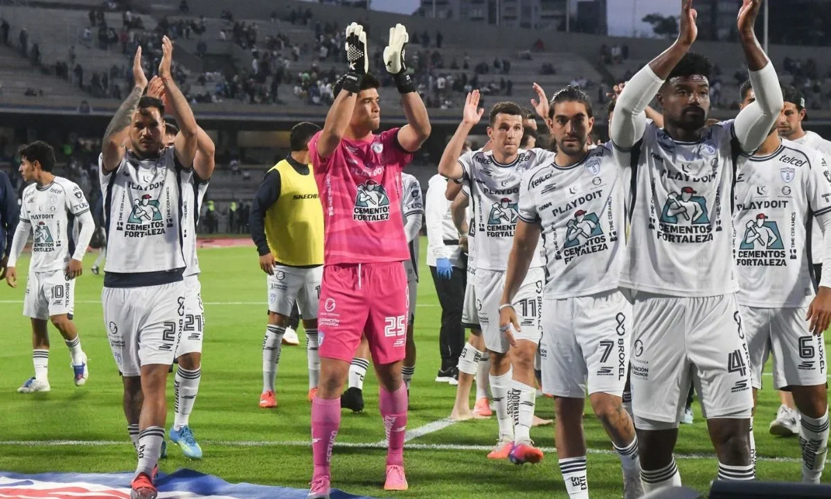 Los Tuzos del Pachuca golearon 3 por 0 a los Pumas de la UNAM para llevarse su primer triunfo y sus primeras unidades de este Apertura 2026.