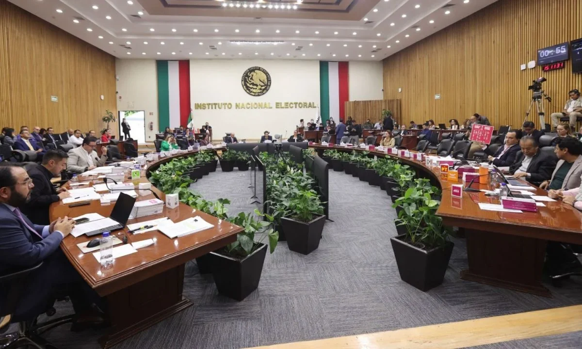 Partidos políticos se enfrascaron en un debate en el INE que incluyó las acusaciones por casos de Ernesto Ruffo, Rubén Rocha y más.