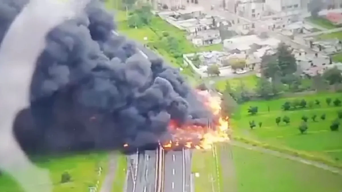 Una pipa con combustible volcó y explotó sobre la carretera México-Veracruz a la altura del municipio de Hueyotlipan, en Tlaxcala.