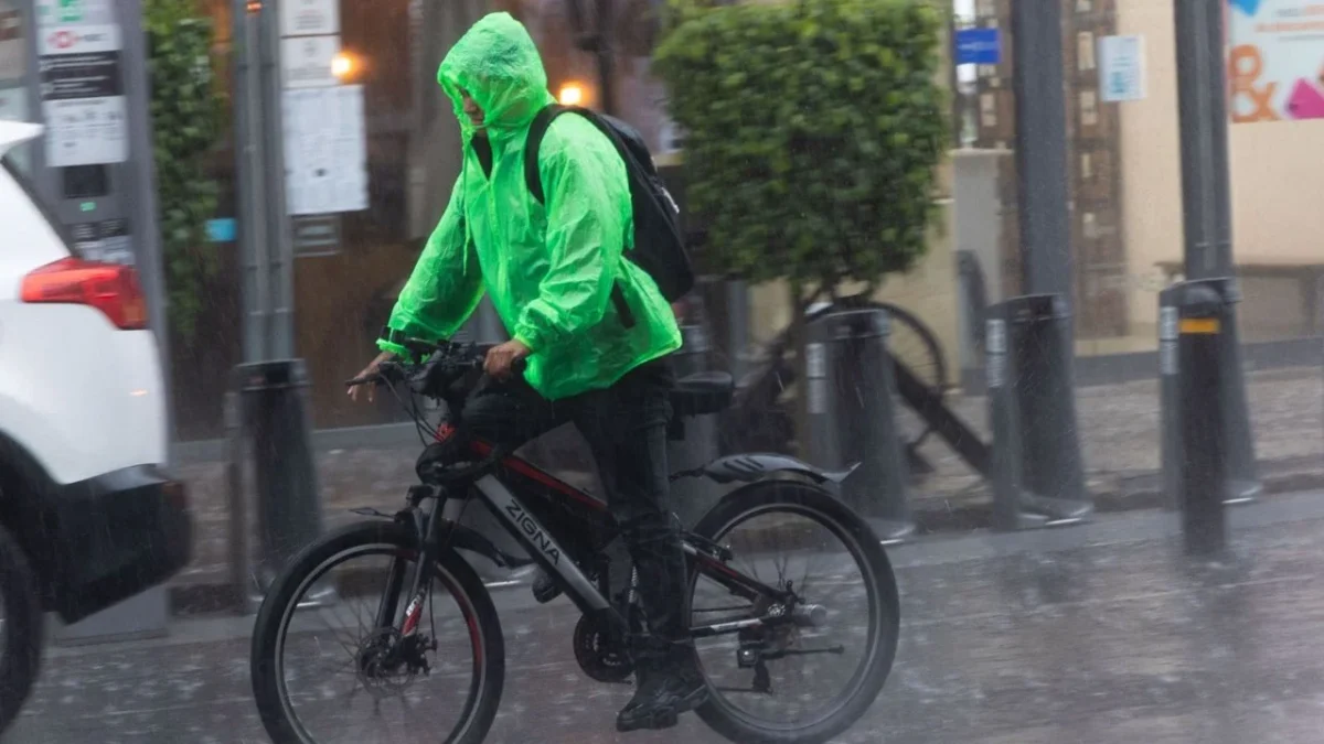 Se espera un volumen de lluvia de entre 15 a 29 milímetros y granizo que podría provocar encharcamientos y otras afectaciones en CDMX.