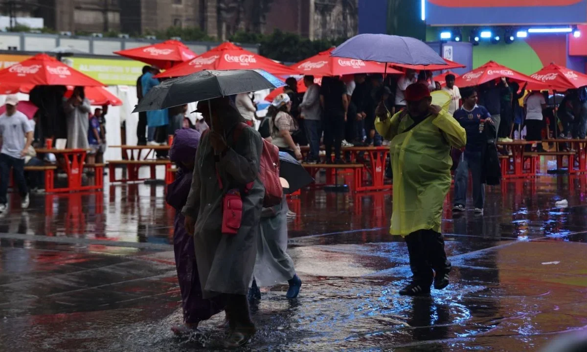 Previo al partido entre México e Inglaterra, la SGIRPC activó doble alerta por posibles fuertes lluvias y caída de granizo.