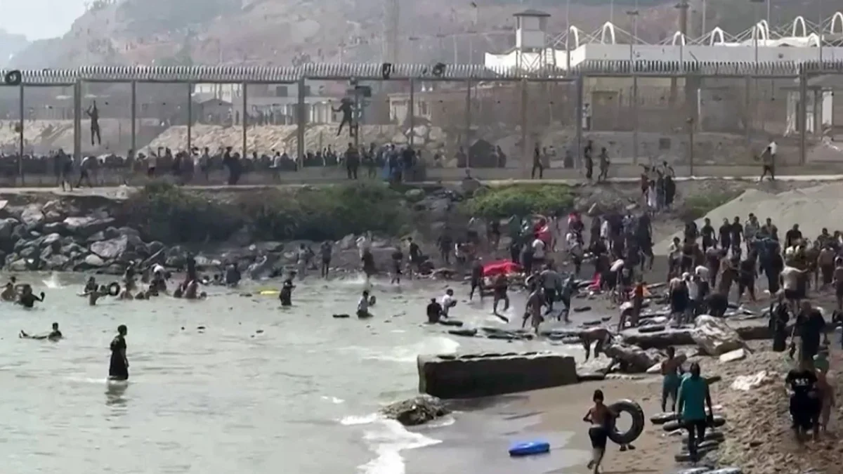 Luego de la migración masiva de marroquíes a Ceuta, España, se han reportado 15 personas muertas al parecer por ahogamiento.