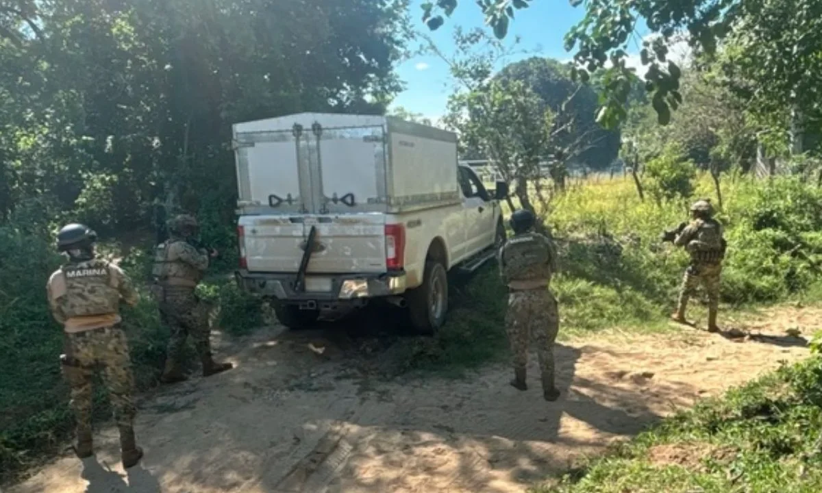 Aseguran vehículo con más de 800 kilos de presunta cocaína en operativo conjunto en Chiapas.