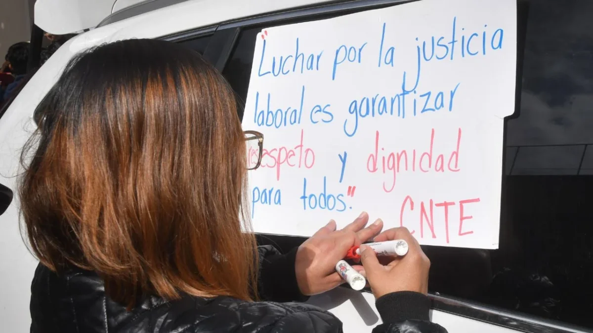 Maestros de la Secciones 9, 10, 11 y 60 de la Coordinadora Nacional de Trabajadores de la Educación (CNTE)