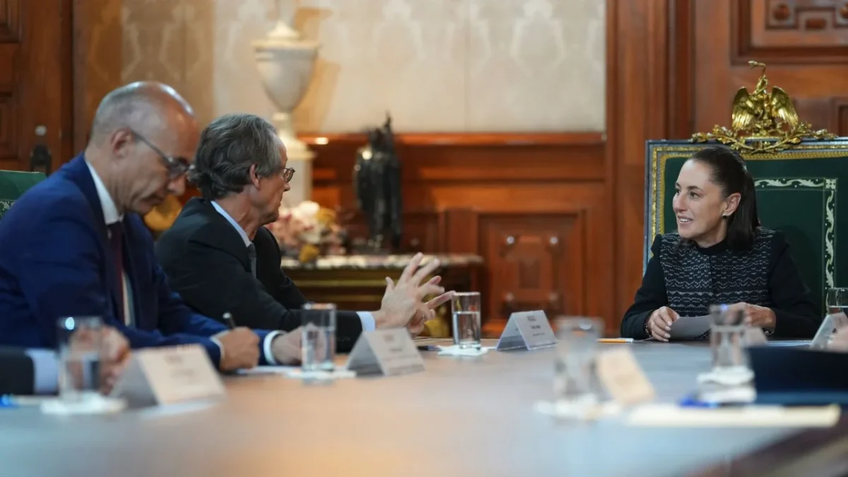 La presidenta Claudia Sheinbaum sostuvo esta tarde una reunión con el director ejecutivo de la empresa aeronáutica Safran, Olivier Andriès.