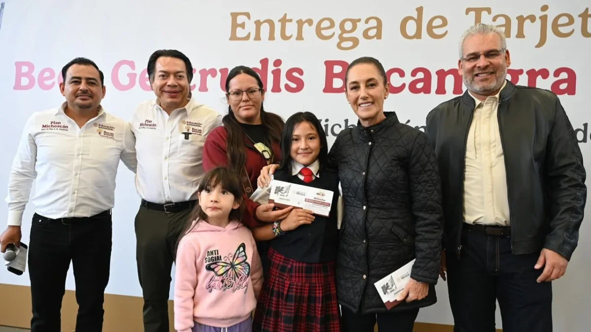Sheinbaum afirmó que Michoacán es una de las entidades del país que cuenta con un sistema universal de becas para estudiantes, desde educación primaria hasta el nivel universitario