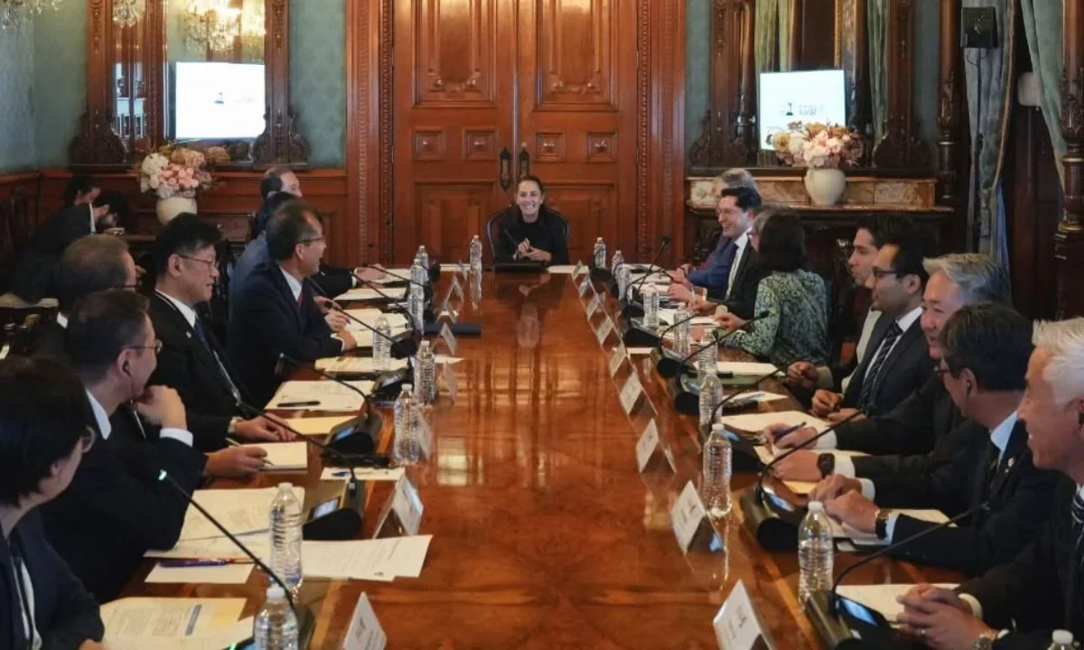 La presidenta Claudia Sheinbaum se reunió, en Palacio Nacional, con los integrantes de la Federación Empresarial de Japón.