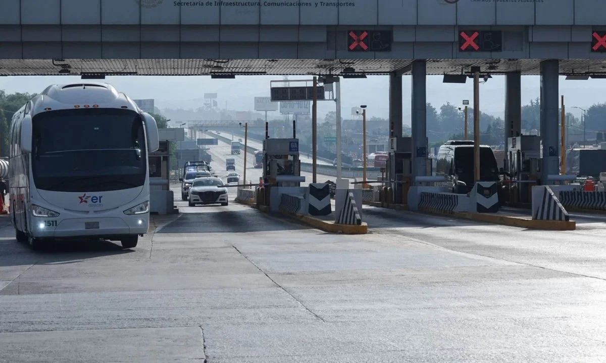 La SICT afirmó que va por eliminar el pago en efectivo en casetas y la meta es que todos los carriles se paguen con telepeaje.