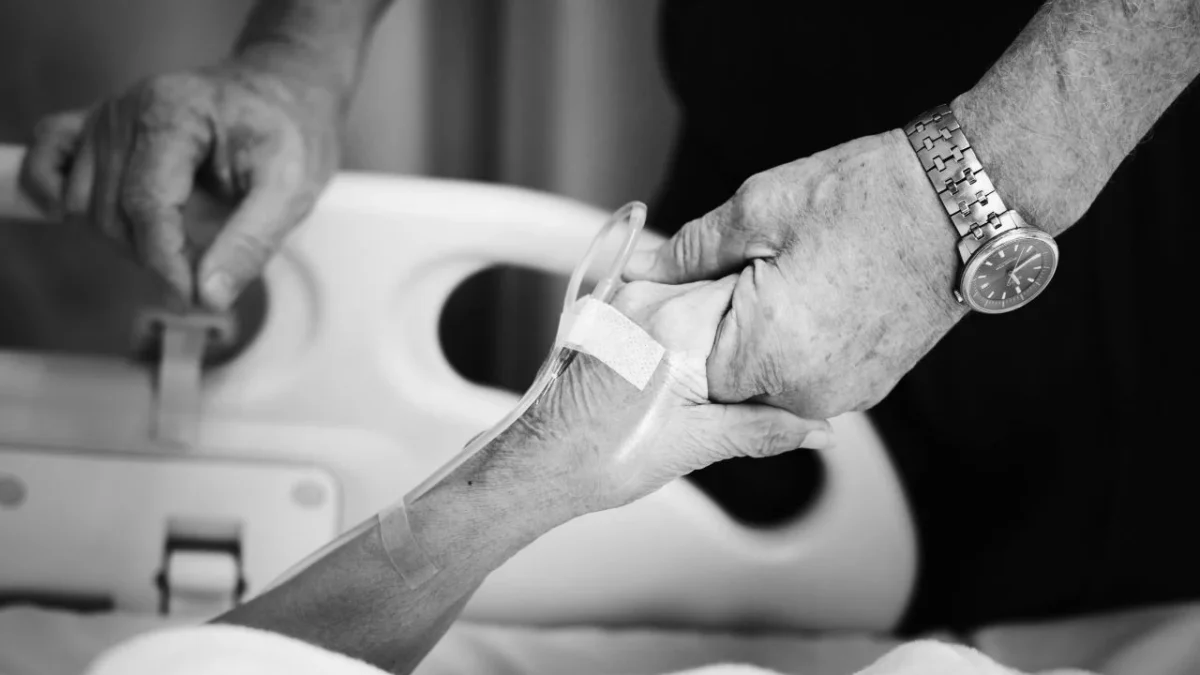 En Francia se aprobó este miércoles el derecho a la muerte asistida o eutanasia para algunos pacientes con enfermedades incurables.