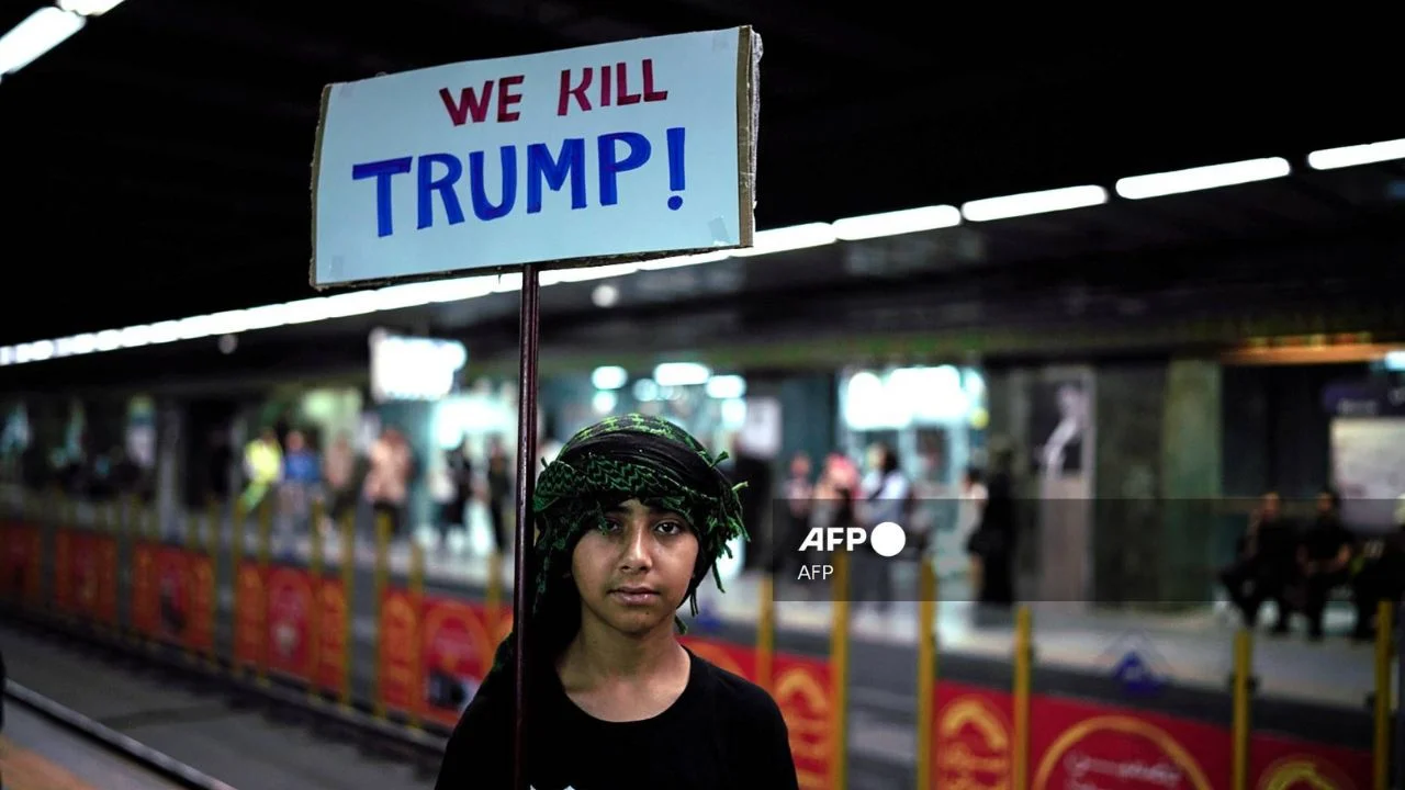 Trump asegura que EU 'arrasará por completo con Irán' si logran matarlo