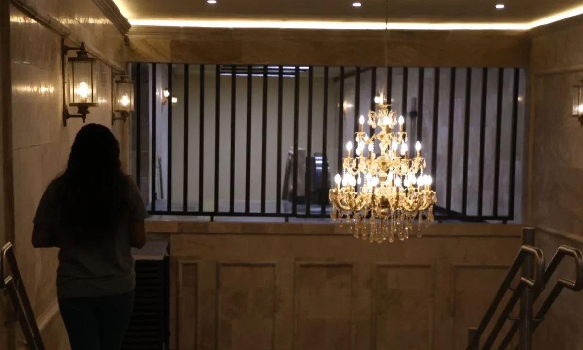 ¿Cuánto costaron los candelabros y muros verdes de la Línea 2 del Metro?